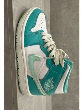 Jordan Women’s Sneakers Teal White Mint
